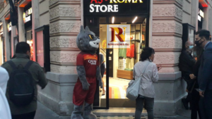 Roma close Via del Corso store for the entire day