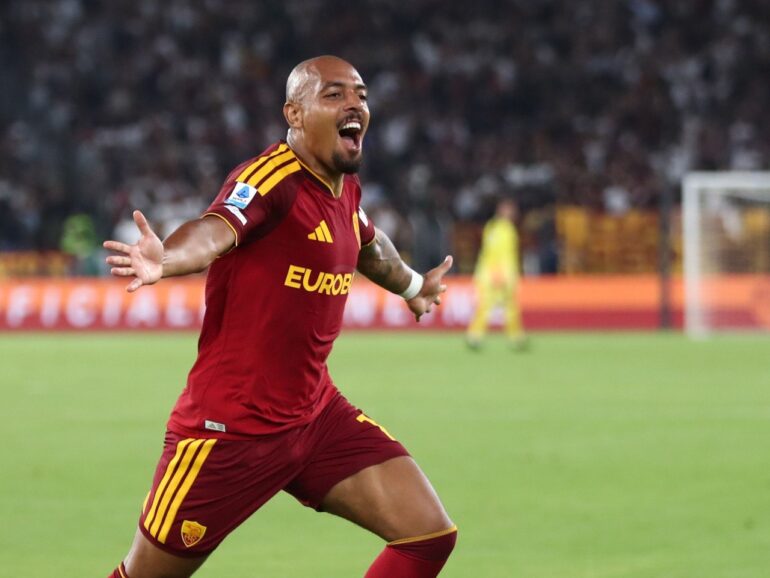 Malen ends goal drought as Roma beat Cagliari 4-2